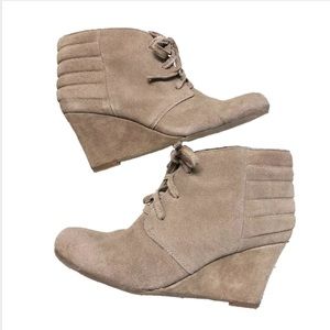 Dolce Vita Suede Wedge Booties Lace Up Taupe Sz 8
